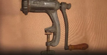 Lobjet metallique mysterieux qui a intrigue internet savez vous a quoi il servait.jpg