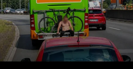 Ivre il a parcouru 300 km accroche au porte bagages dun bus.jpg