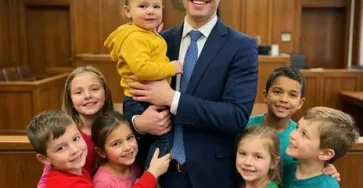 Jai adopte mes sept freres et soeurs a lage de 18 ans pour eviter quils ne soient separes.jpg