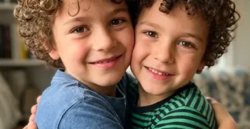 Jai perdu lun de mes jumeaux a la naissance mais un jour mon fils a vu un garcon qui lui ressemblait trait pour trait 1.jpg